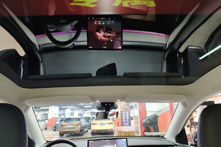 Used Tesla Model Y 2024 Rear-Wheel-Drive Version Headliner