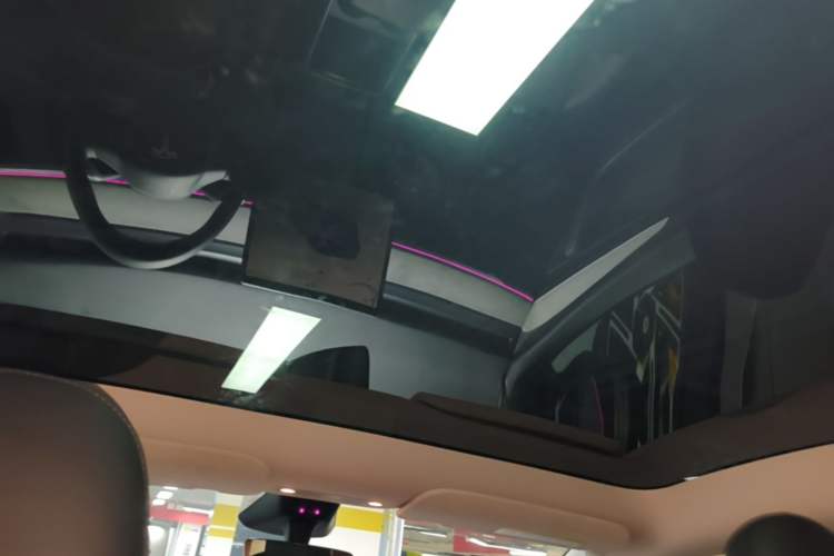 Used Tesla Model Y 2024 Long-Range All-Wheel-Drive Version Headliner
