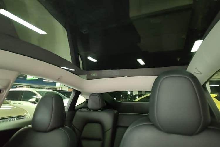 Used Tesla Model Y 2024 Rear-Wheel-Drive Version Headliner