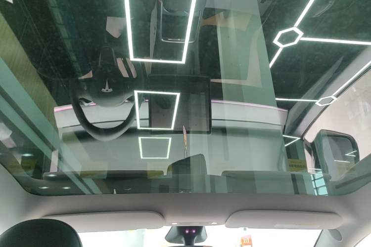 Used Tesla Model Y 2024 Long-Range All-Wheel-Drive Version Headliner