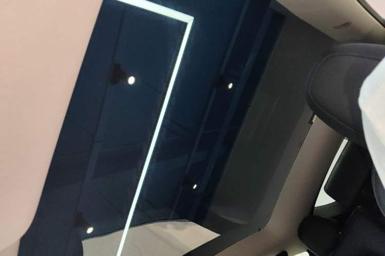 Used Tesla Model Y 2024 Rear-Wheel-Drive Version Headliner