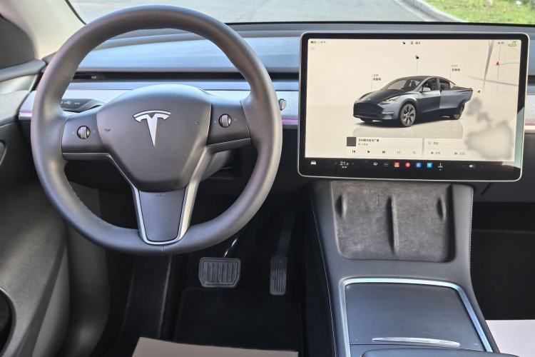 Used Tesla Model Y 2024 Rear-Wheel-Drive Version Interior 1