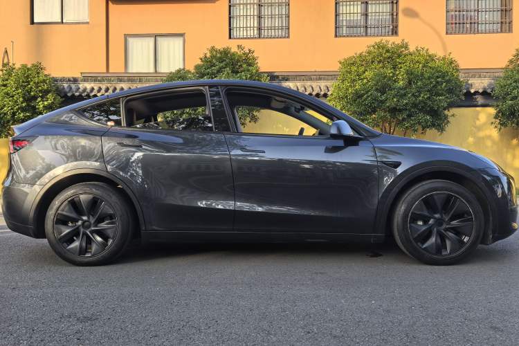 Used Tesla Model Y 2024 Rear-Wheel-Drive Version Interior 1