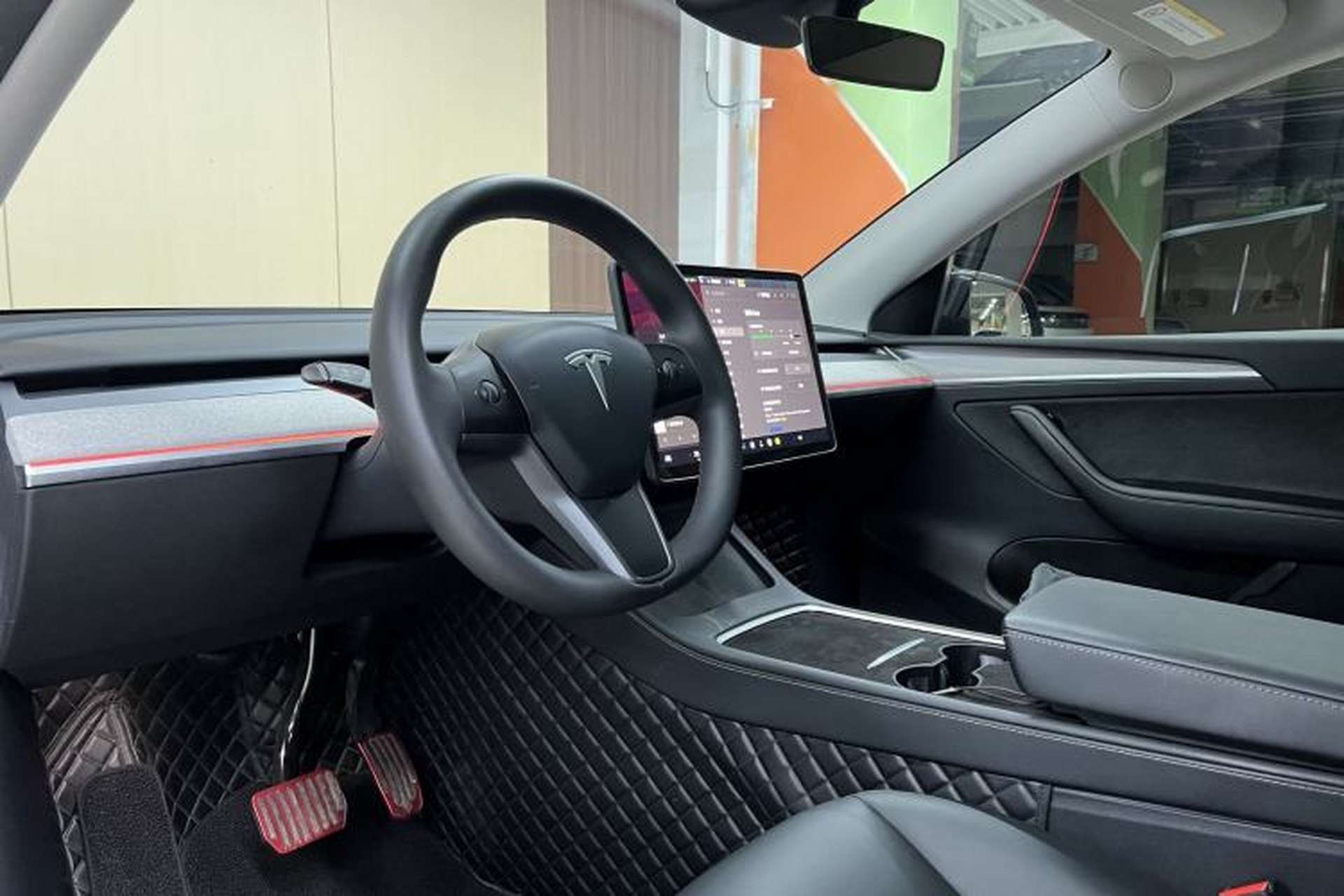 Used Tesla Model Y 2024 Long-Range All-Wheel-Drive Version Interior 1