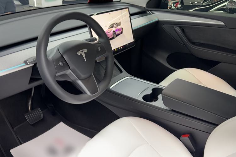 Used Tesla Model Y 2024 Rear-Wheel-Drive Version Interior 1