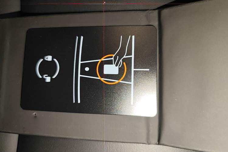 Used Tesla Model Y 2024 Rear-Wheel-Drive Version Interior 1