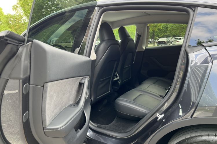Used Tesla Model Y 2024 Rear-Wheel-Drive Version Interior 1