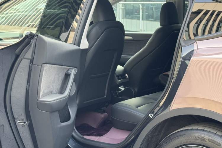 Used Tesla Model Y 2024 Rear-Wheel-Drive Version Interior 1