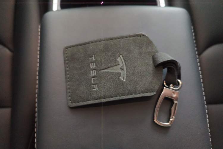 Used Tesla Model Y 2024 Long-Range All-Wheel-Drive Version Interior 1