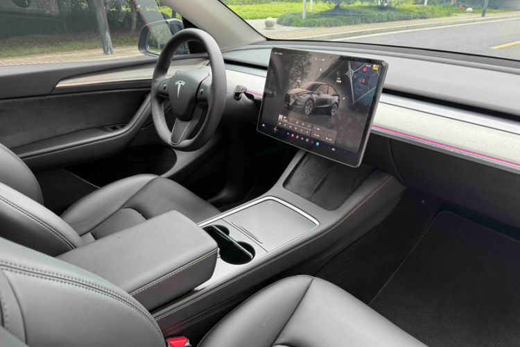 Used Tesla Model Y 2024 Rear-Wheel-Drive Version Interior 1