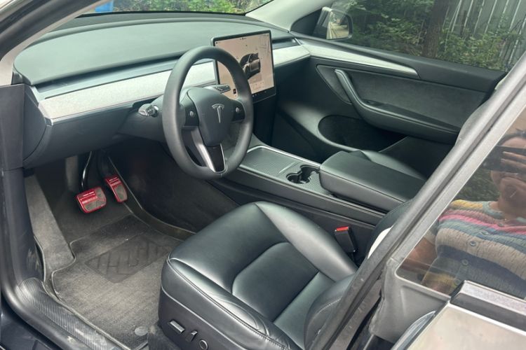 Used Tesla Model Y 2024 Rear-Wheel-Drive Version Interior 1