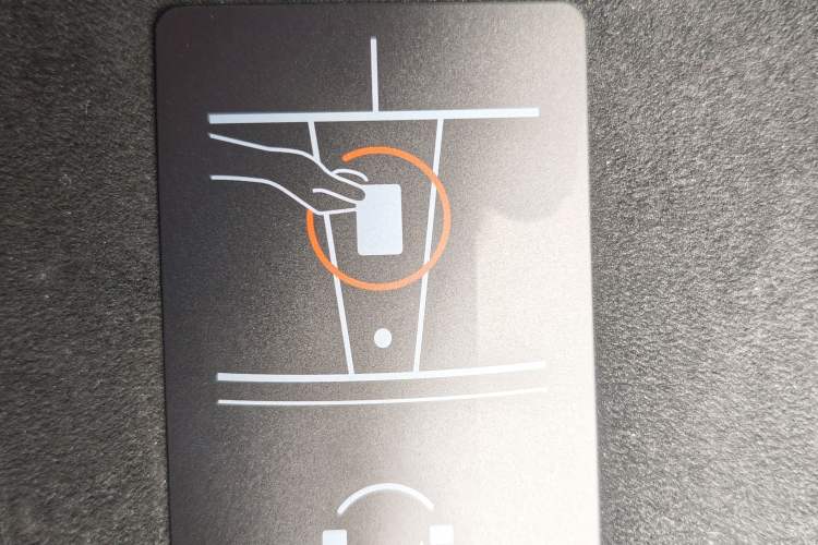 Used Tesla Model Y 2024 Long-Range All-Wheel-Drive Version Interior 1