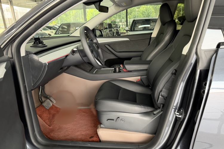 Used Tesla Model Y 2024 Rear-Wheel-Drive Version Interior 1