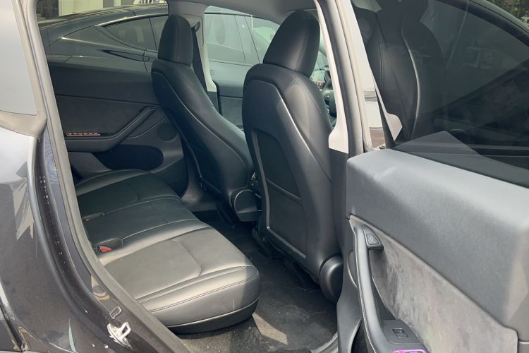 Used Tesla Model Y 2024 Long-Range All-Wheel-Drive Version Interior 1