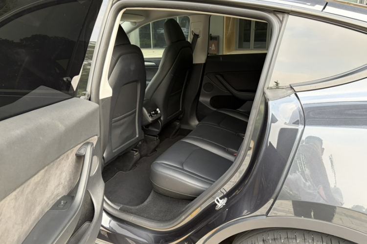 Used Tesla Model Y 2024 Rear-Wheel-Drive Version Interior 1