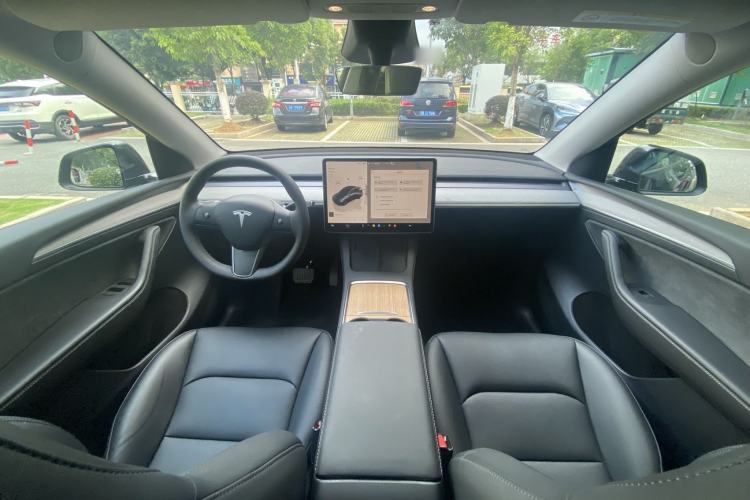 Used Tesla Model Y 2024 Rear-Wheel-Drive Version Interior 1