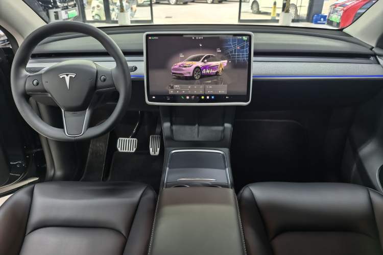Used Tesla Model Y 2024 Long-Range All-Wheel-Drive Version Interior 1