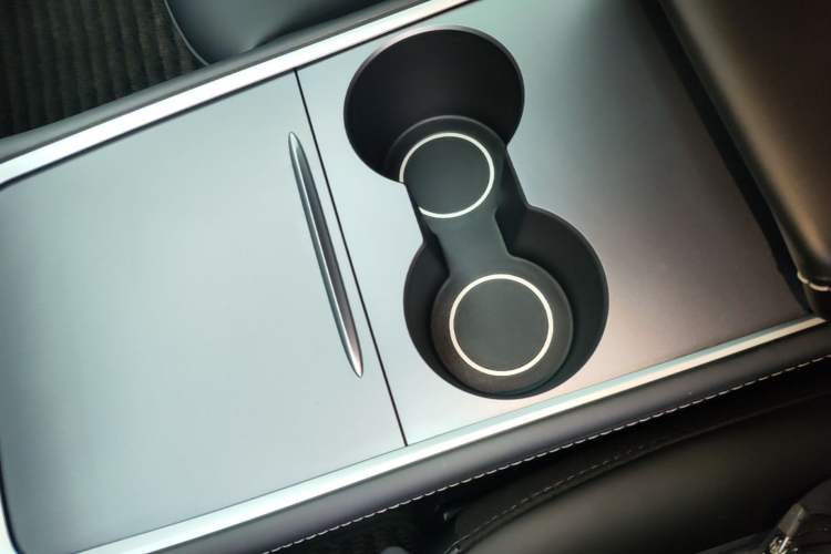 Used Tesla Model Y 2024 Rear-Wheel-Drive Version Interior 1
