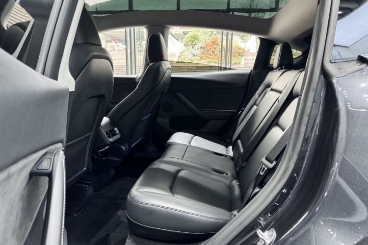 Used Tesla Model Y 2024 Rear-Wheel-Drive Version Interior 10