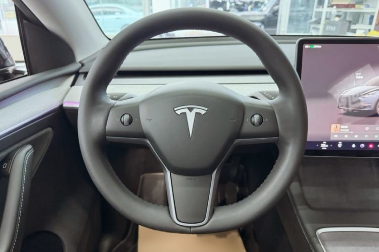 Used Tesla Model Y 2024 Long-Range All-Wheel-Drive Version Interior 11
