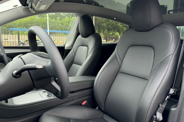 Used Tesla Model Y 2024 Rear-Wheel-Drive Version Interior 11