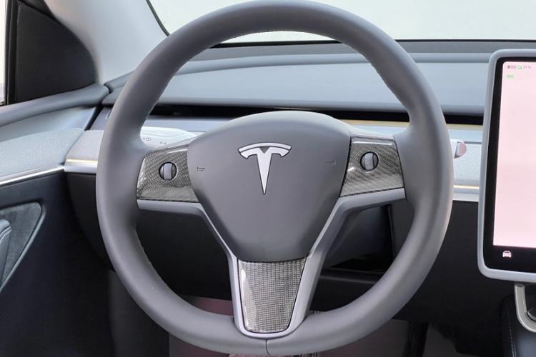 Used Tesla Model Y 2024 Long-Range All-Wheel-Drive Version Interior 12