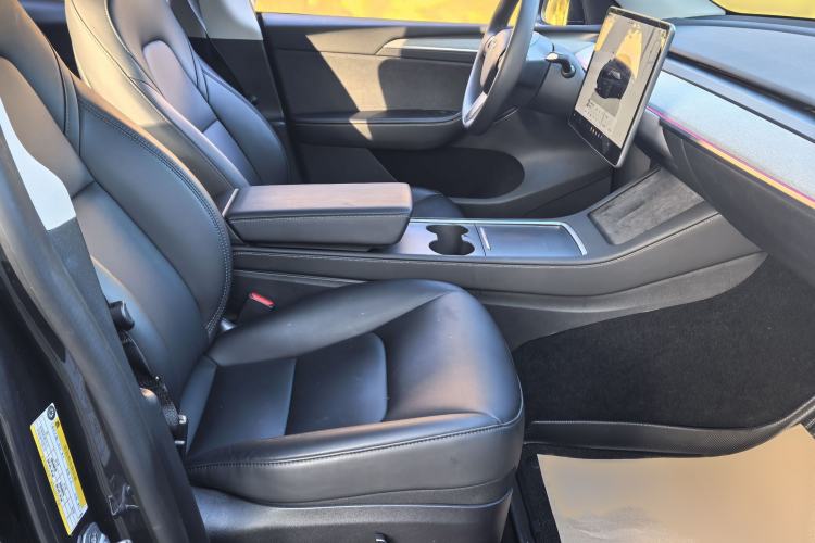 Used Tesla Model Y 2024 Rear-Wheel-Drive Version Interior 2