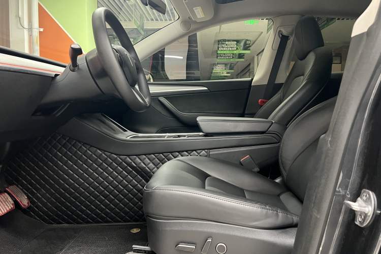 Used Tesla Model Y 2024 Long-Range All-Wheel-Drive Version Interior 2
