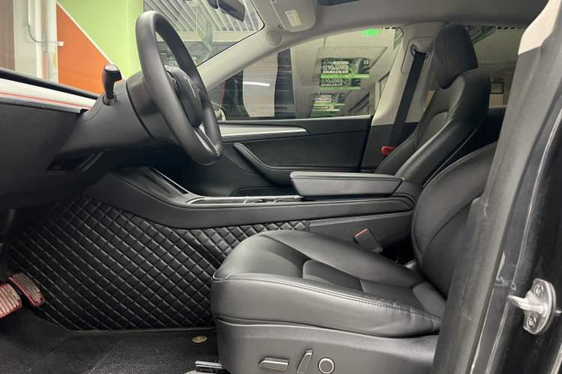 Used Tesla Model Y 2024 Long-Range All-Wheel-Drive Version Interior 2