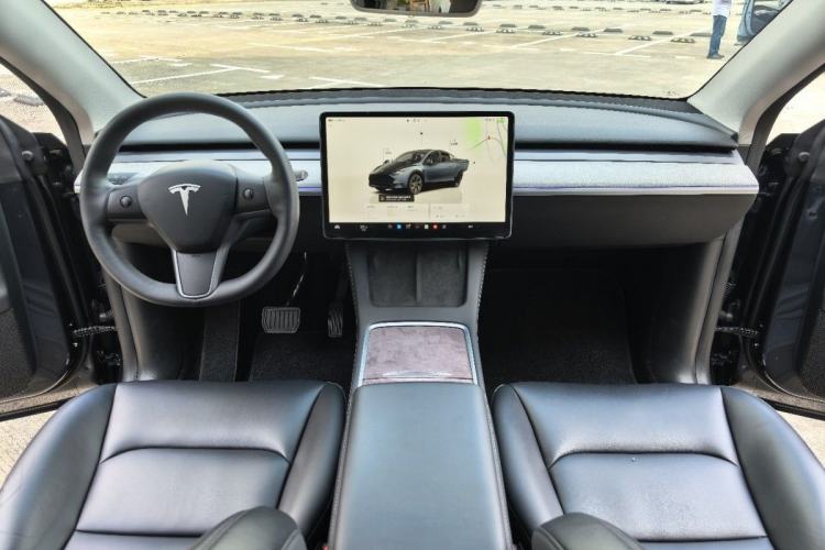 Used Tesla Model Y 2024 Rear-Wheel-Drive Version Interior 2