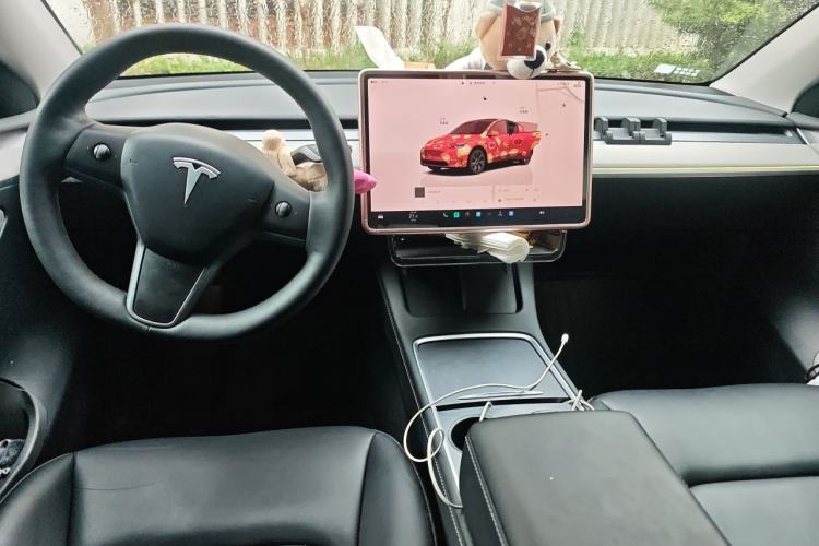 Used Tesla Model Y 2024 Long-Range All-Wheel-Drive Version Interior 2