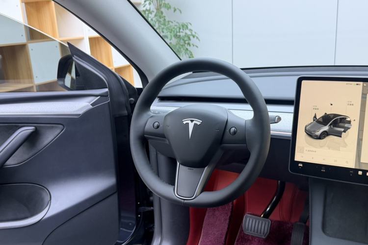 Used Tesla Model Y 2024 Rear-Wheel-Drive Version Interior 2