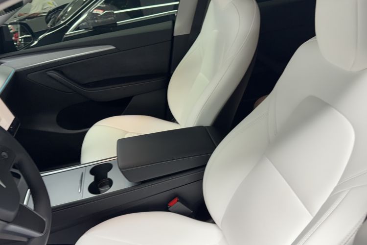 Used Tesla Model Y 2024 Rear-Wheel-Drive Version Interior 2