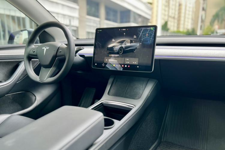 Used Tesla Model Y 2024 Rear-Wheel-Drive Version Interior 2