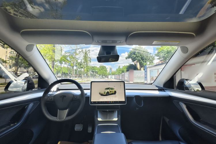 Used Tesla Model Y 2024 Rear-Wheel-Drive Version Interior 2