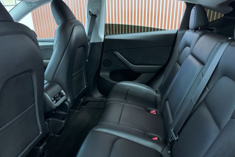 Used Tesla Model Y 2024 Long-Range All-Wheel-Drive Version Interior 2