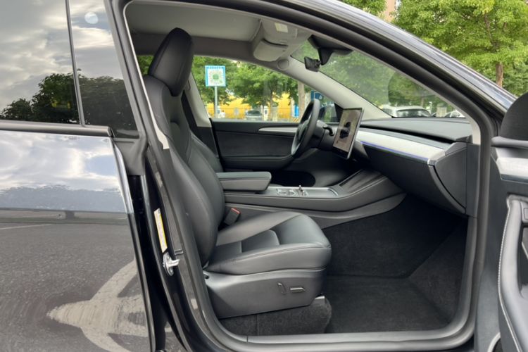 Used Tesla Model Y 2024 Rear-Wheel-Drive Version Interior 2