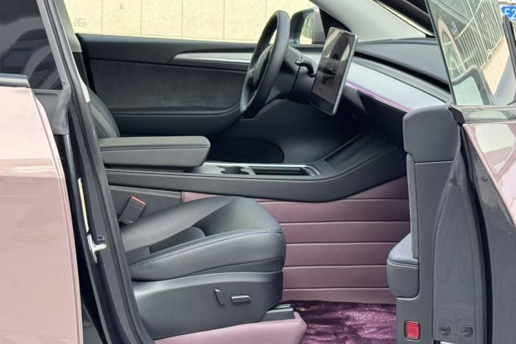 Used Tesla Model Y 2024 Rear-Wheel-Drive Version Interior 2