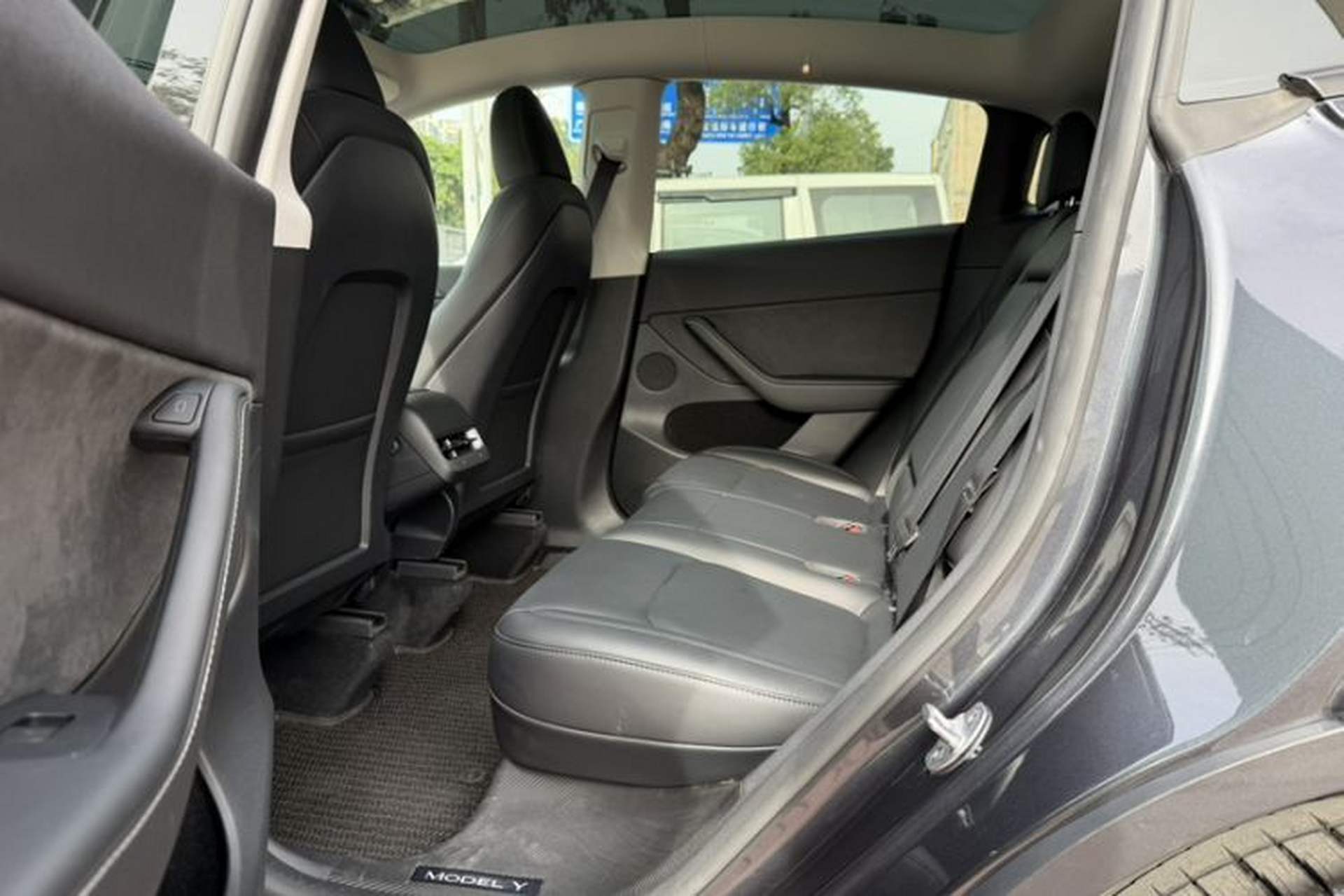Used Tesla Model Y 2024 Rear-Wheel-Drive Version Interior 2