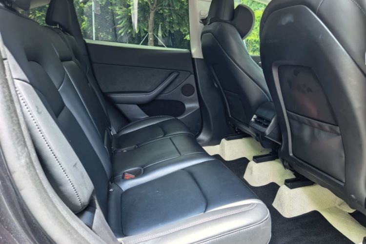 Used Tesla Model Y 2024 Long-Range All-Wheel-Drive Version Interior 2