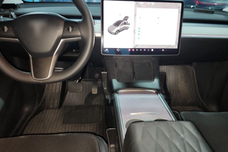 Used Tesla Model Y 2024 Long-Range All-Wheel-Drive Version Interior 2