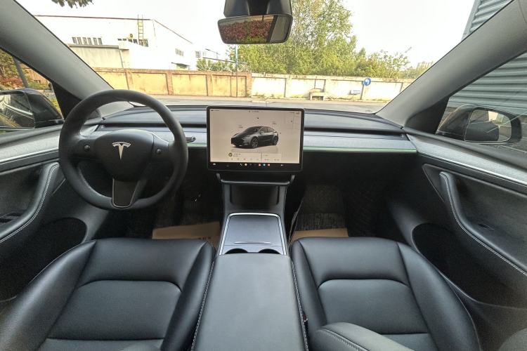 Used Tesla Model Y 2024 Rear-Wheel-Drive Version Interior 2