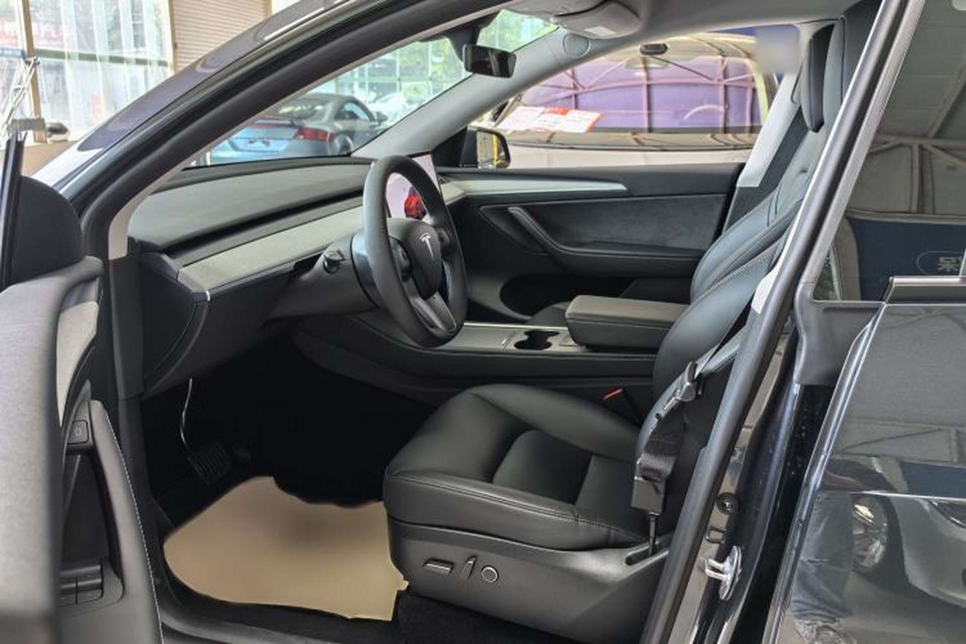 Used Tesla Model Y 2024 Rear-Wheel-Drive Version Interior 2