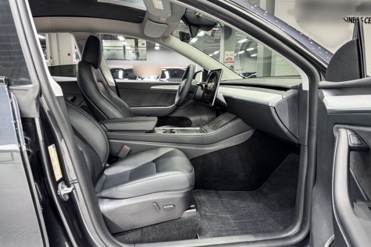 Used Tesla Model Y 2024 Rear-Wheel-Drive Version Interior 2