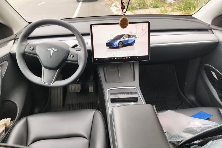 Used Tesla Model Y 2024 Rear-Wheel-Drive Version Interior 2