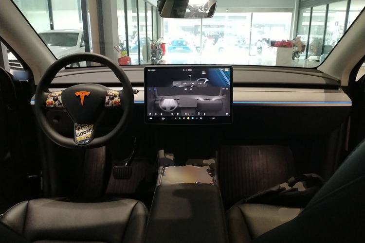 Used Tesla Model Y 2024 Rear-Wheel-Drive Version Interior 2