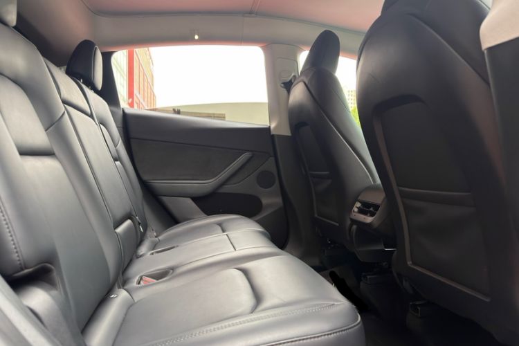 Used Tesla Model Y 2024 Rear-Wheel-Drive Version Interior 2