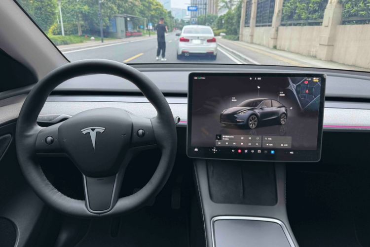 Used Tesla Model Y 2024 Rear-Wheel-Drive Version Interior 2