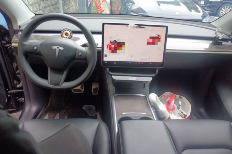 Used Tesla Model Y 2024 Long-Range All-Wheel-Drive Version Interior 2