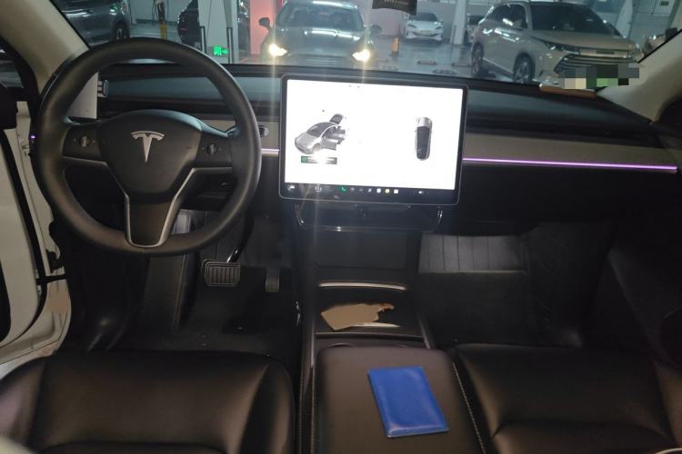 Used Tesla Model Y 2024 Long-Range All-Wheel-Drive Version Interior 2